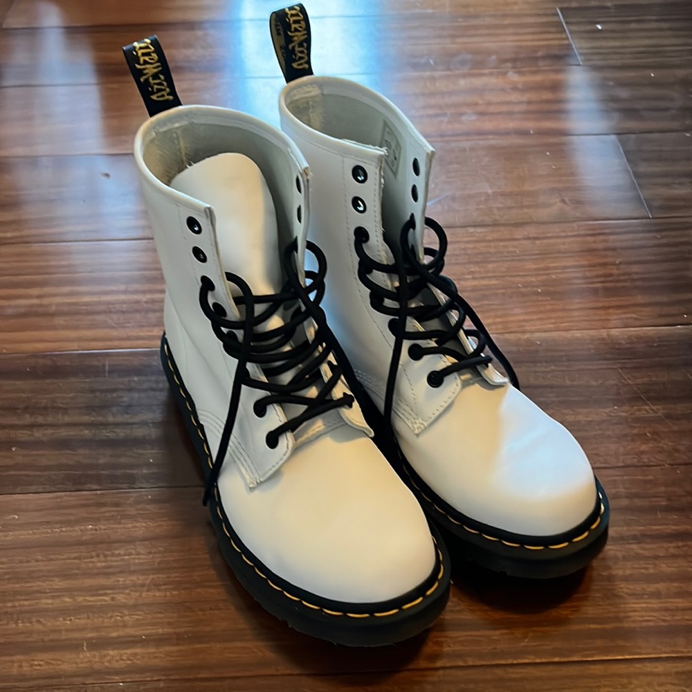 LIKE NEW Doc Martens 1460 White Combat Boot